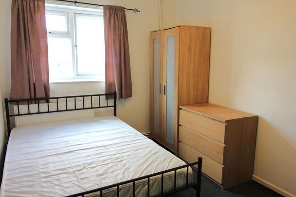 6 bedroom end of terrace house to rent - Photo 1