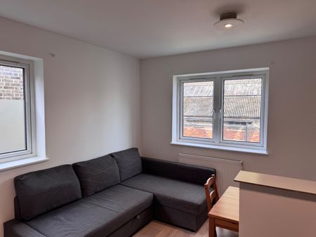 1 Bed Flat, Lewin Road, SW16 - Photo 4