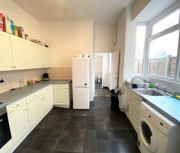 4 bedroom terraced house to rent - Photo 2