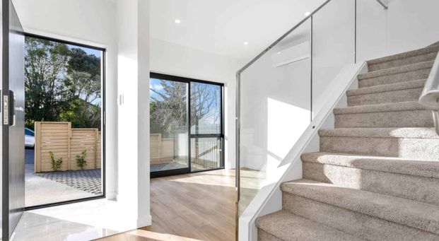 Nearly new family home - Photo 1