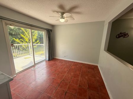 Upper Home In Abbotsford - Photo 2