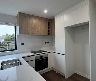 As-New 3-Bedroom Beauty - Photo 4