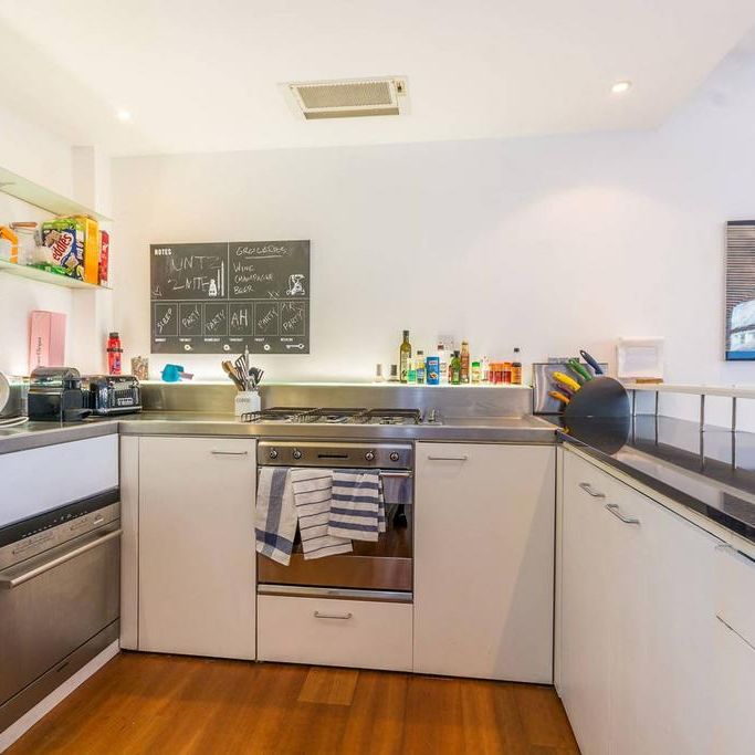 3 bedroom flat to rent - Photo 1