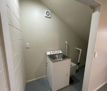 Sunny 3-Bedroom Townhouse in Sought-After Wadestown - Photo 6