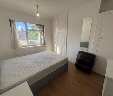 3 bedroom semi-detached house to rent - Photo 2
