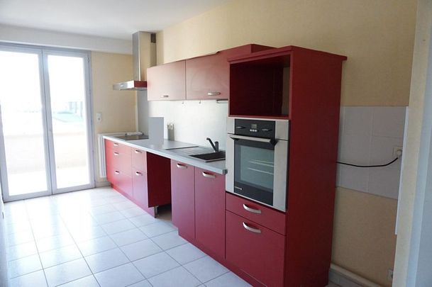 Location Appartement 3 pièces 75m² PARAY LE MONIAL 71600 - Photo 1