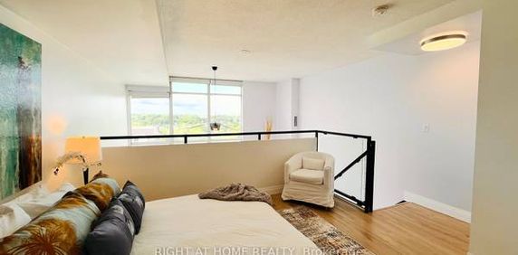 Extremely high ceilings lots of natural light parking included! - Photo 2