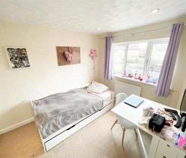 3 bedroom semi-detached house to rent - Photo 6