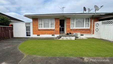 2 Bedrooms brick and tile home - Photo 5