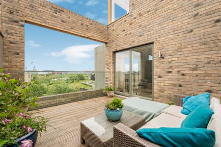 A light and spacious duplex two bedroom apartment with views of local Trumpington parks. Ideally located a short walk to the Addenbrookes campus and easy access to the M11 & guided busway. - Photo 5