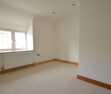 4 bedroom detached house to rent - Photo 6