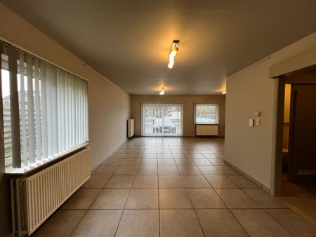 Gelijkvloers appartement met ruime slaapkamer te Pelt - Photo 3