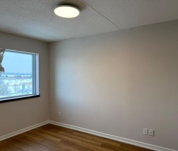 For Lease - 10415 Yonge Street Unit# 419, Richmond Hill, Ontario - Photo 3