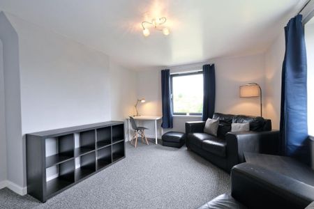 3 bedroom flat to rent - Photo 2
