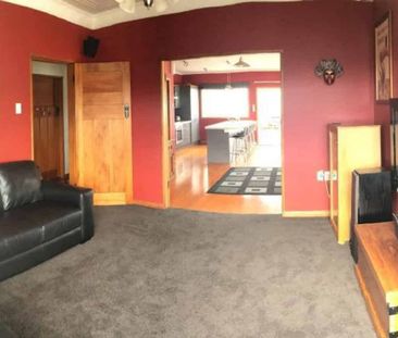 Located in Fitzroy - Photo 5