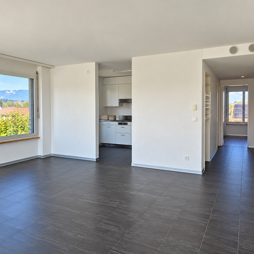 Moderne 4.5-Zimmer-Wohnung mit Balkon für Ihre Familie - Foto 1