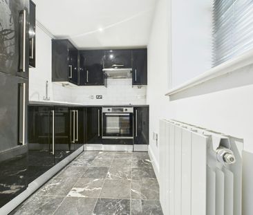 Flat to rent on - Photo 2