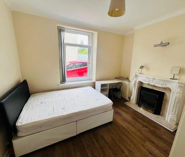 4 bedroom terraced house to rent - Photo 2
