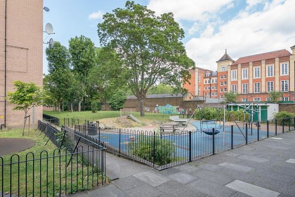 3 bedroom flat to rent - Photo 1