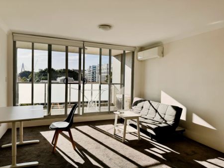 1 bed 1 bath - Photo 3