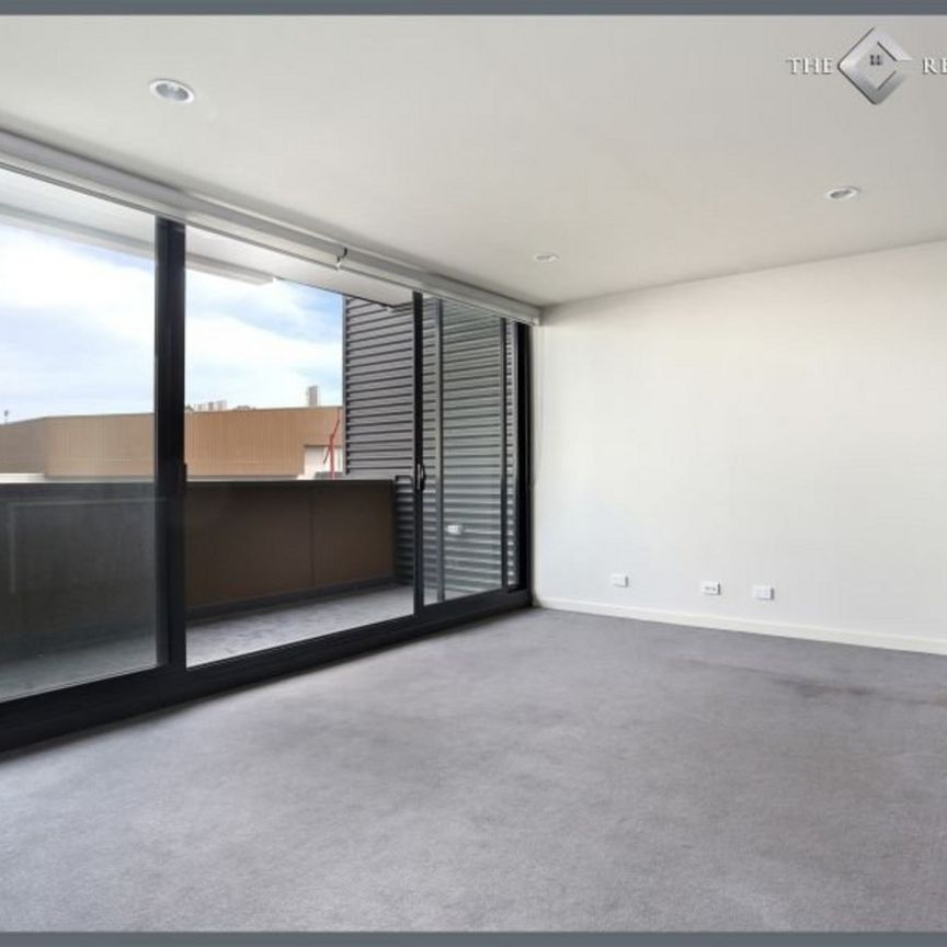 PRIME SPRINGVALE CENTRAL LIVING – SHOPPING & TRANSPORT AT YOUR DOOR - Photo 1