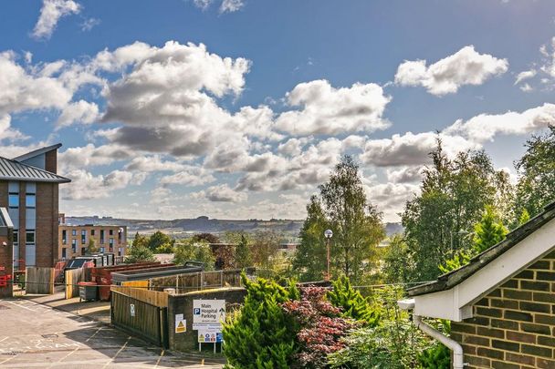 3 bedroom semi-detached house to rent - Photo 1