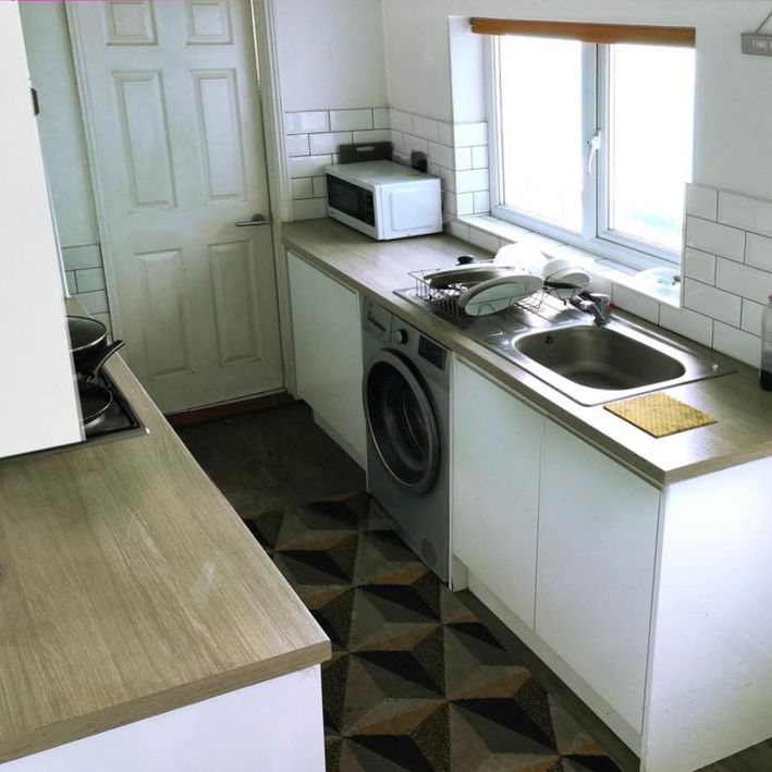 1 bedroom in a house share to rent - Photo 1