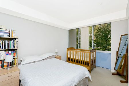 Modern 2-Bedroom Apartment in the Heart of Braddon - Photo 4