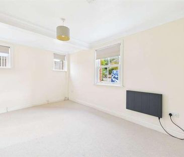 Upper Broadmoor Road, Crowthorne, Berkshire, RG45 - Photo 6