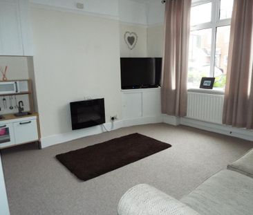 2 bedroom end of terrace house to rent - Photo 3