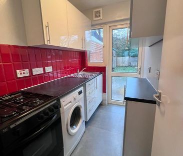 3 bedroom semi-detached house to rent - Photo 3