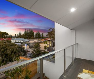 2 Bedroom Townhouse - 2 car parks - Meters to Henley Square! - Photo 6