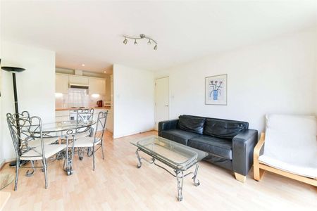 One bedroom apartment excellently located close to Westferry DLR. - Photo 3