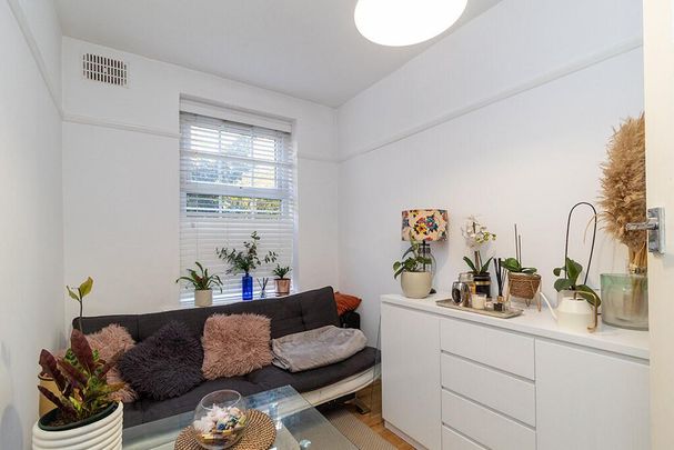 2 bedroom ground floor flat to rent - Photo 1