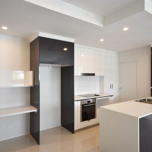 Spacious Living AND Roof Deck entertainment area - Photo 2