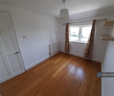 3 bedroom semi-detached house to rent - Photo 2