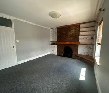 1 bedroom Flat To Let - Photo 2