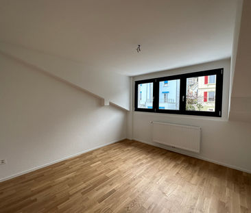 Moderne 2.5-Zimmerdachwohnung im 3. OG / Mietzinsaktion - Photo 1