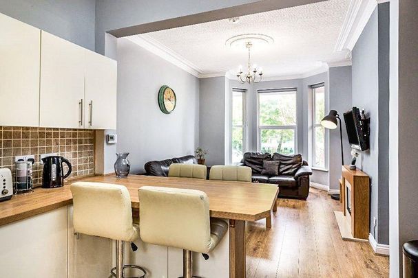 4 bedroom flat to rent - Photo 1