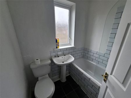 3 bedroom terraced house to rent - Photo 5