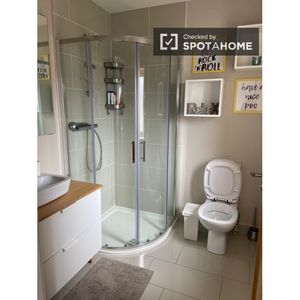 Room for rent in 3-bedroom house in Donabate.Single Occupan - Photo 2