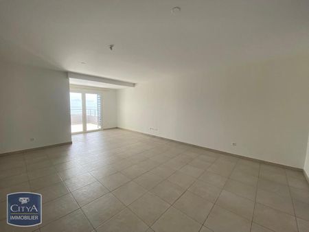 Location Appartement 3 pièces 85m² ST DENIS 97400 - Photo 2