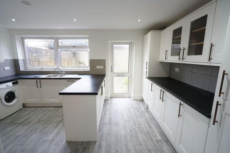 6 bedroom terraced house to rent - Photo 5