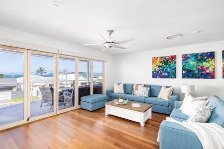 Fully furnished luxury 4-bedroom 3-bathroom home on the coast in Salamander Bay - Photo 4