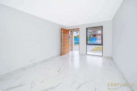 Comfortable Family Living - Photo 3