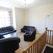 8 Bed - 30 Brudenell Avenue, Hyde Park, Leeds - LS6 1HD - Student - Photo 1