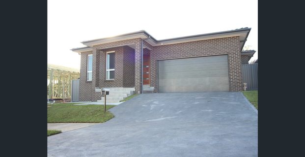 4 Bedroom Practically New House - Photo 1