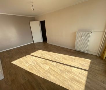 Location Appartement 3 pièces 77m² - Photo 3