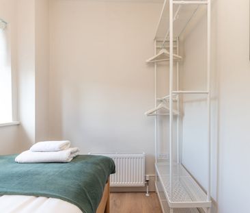2 Bed Flat, Shaftesbury Road, TW9 - Photo 4