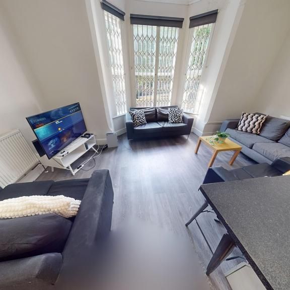 10 bedroom semi-detached house to rent - Photo 1